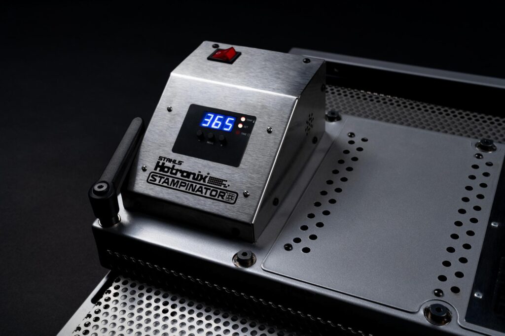 close up of the digital temperature readout on the hotronix stampinator 480