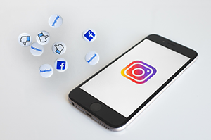 Cross Promote Between Facebook and Instagram